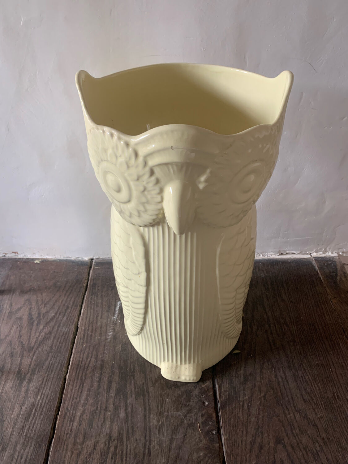 Umbrella door owl shape