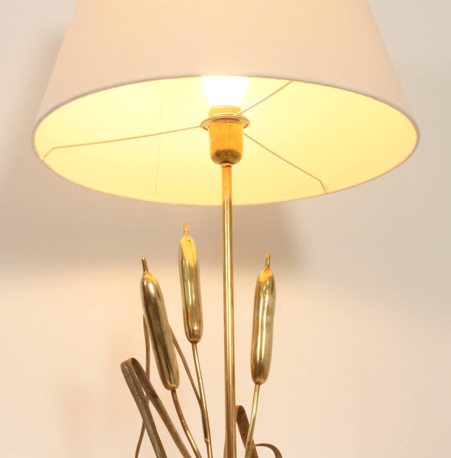 Brass table lamp adorned with wheat ears, 1970s, Italy.