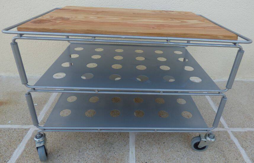 Metallic trolley with wheels, 3 levels with wooden top.