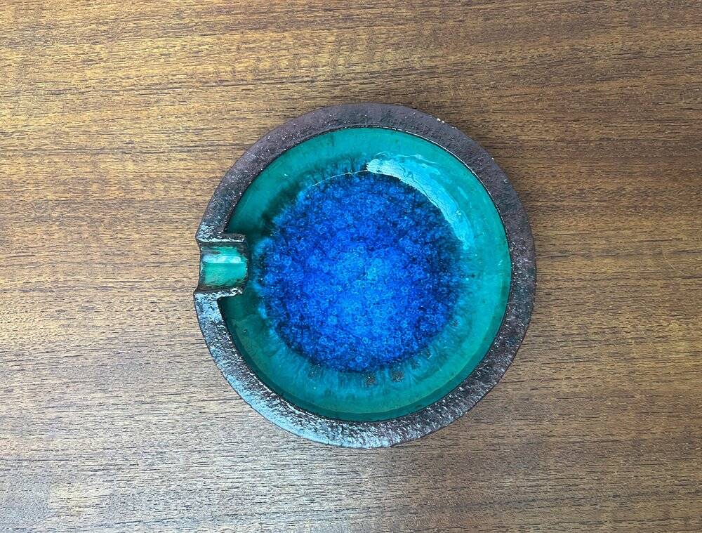 Ashtray or bowl in brutalist studio pottery by Gerhard Liebenthron, mid-century, 1960s, 1968.