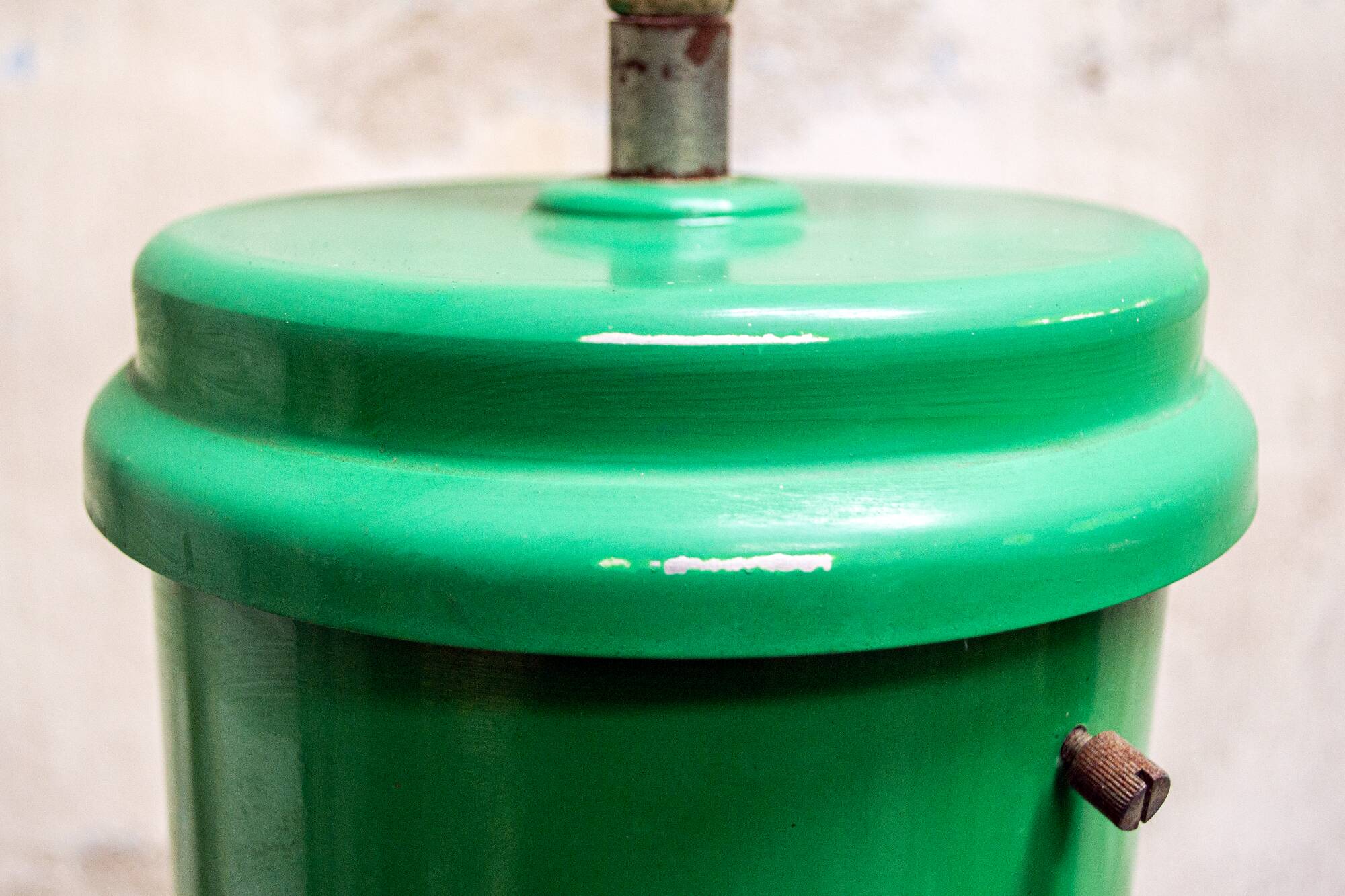 Lampadario industriale in metallo e plexiglass, anni '70