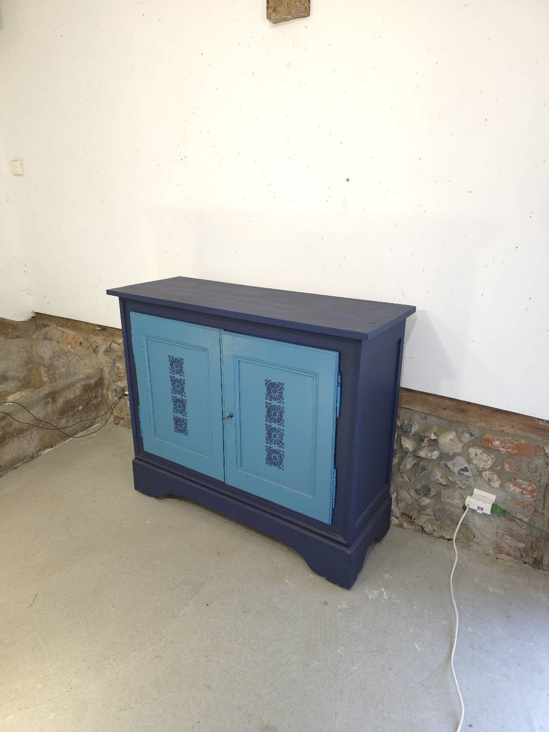 2-door wooden sideboard, 1930