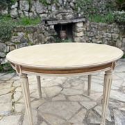 Louis XVI style round table in painted wood