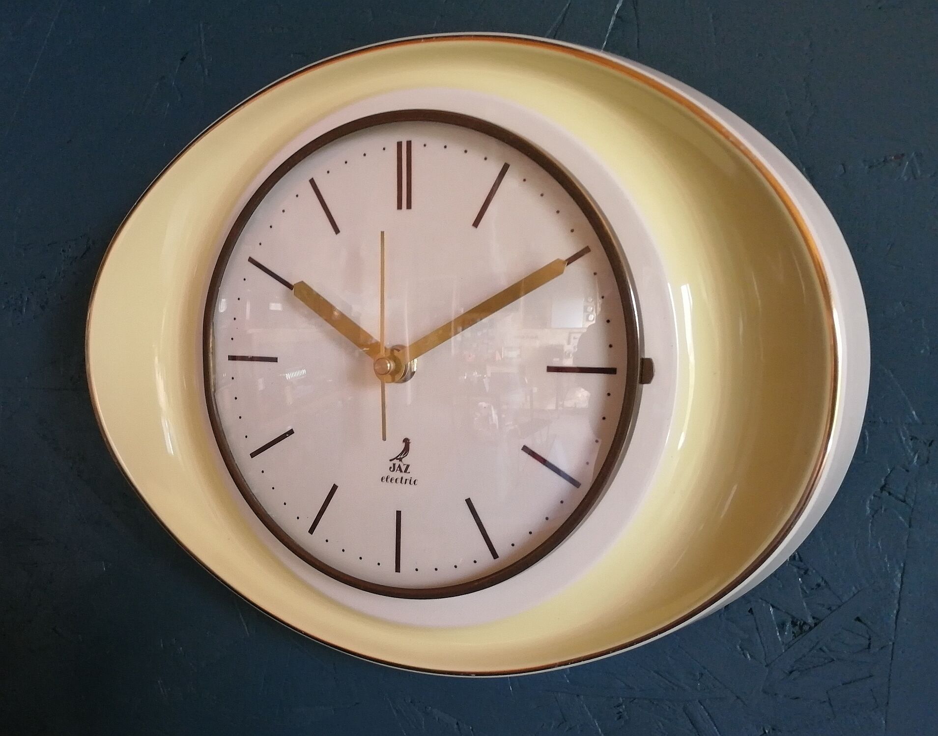 Vintage ceramic clock oval silent wall clock "Jaz yellow white gold"