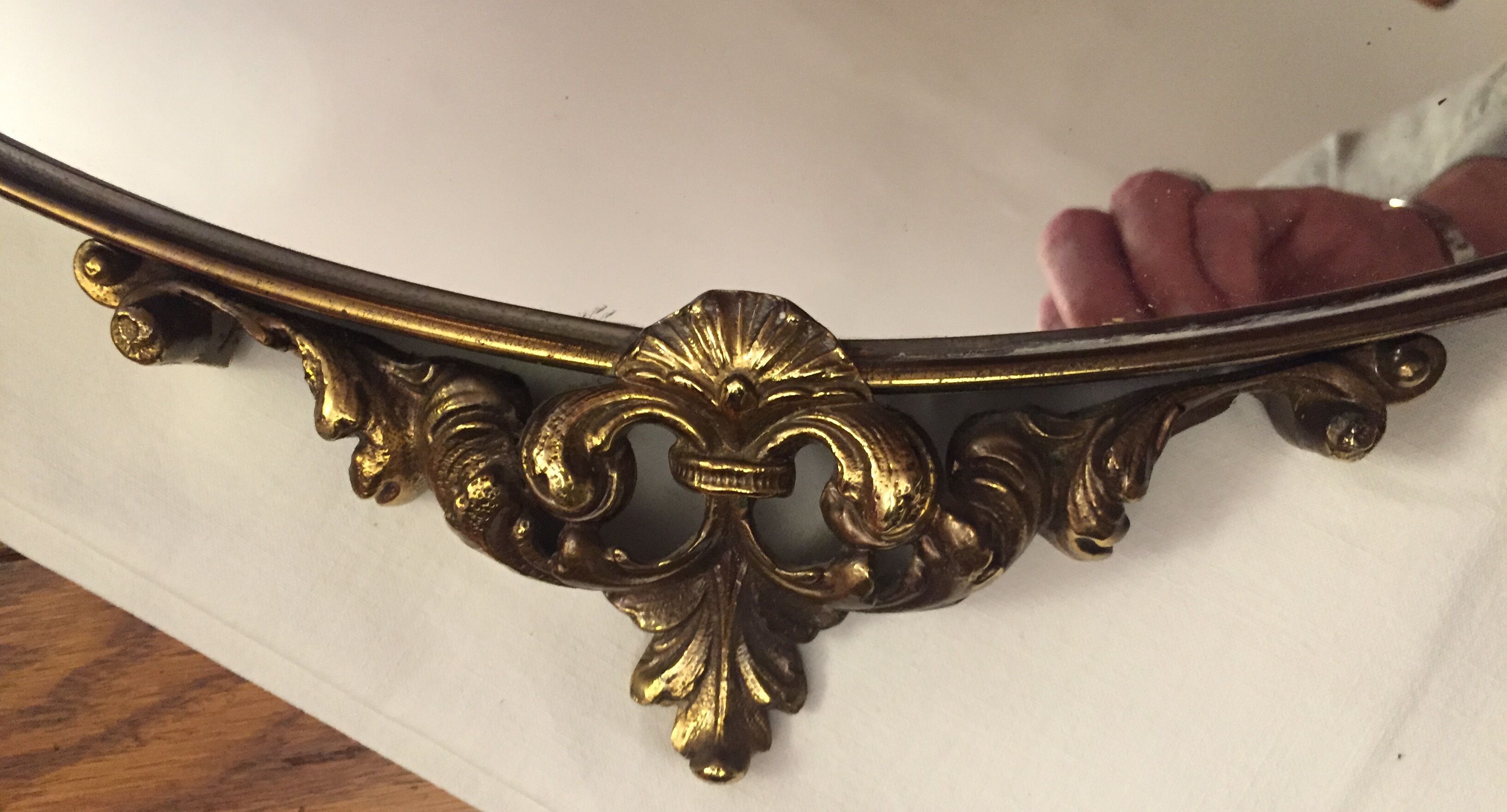 Round mirror in bronze 60x60cm