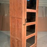 Showcase with 4 door glass panels