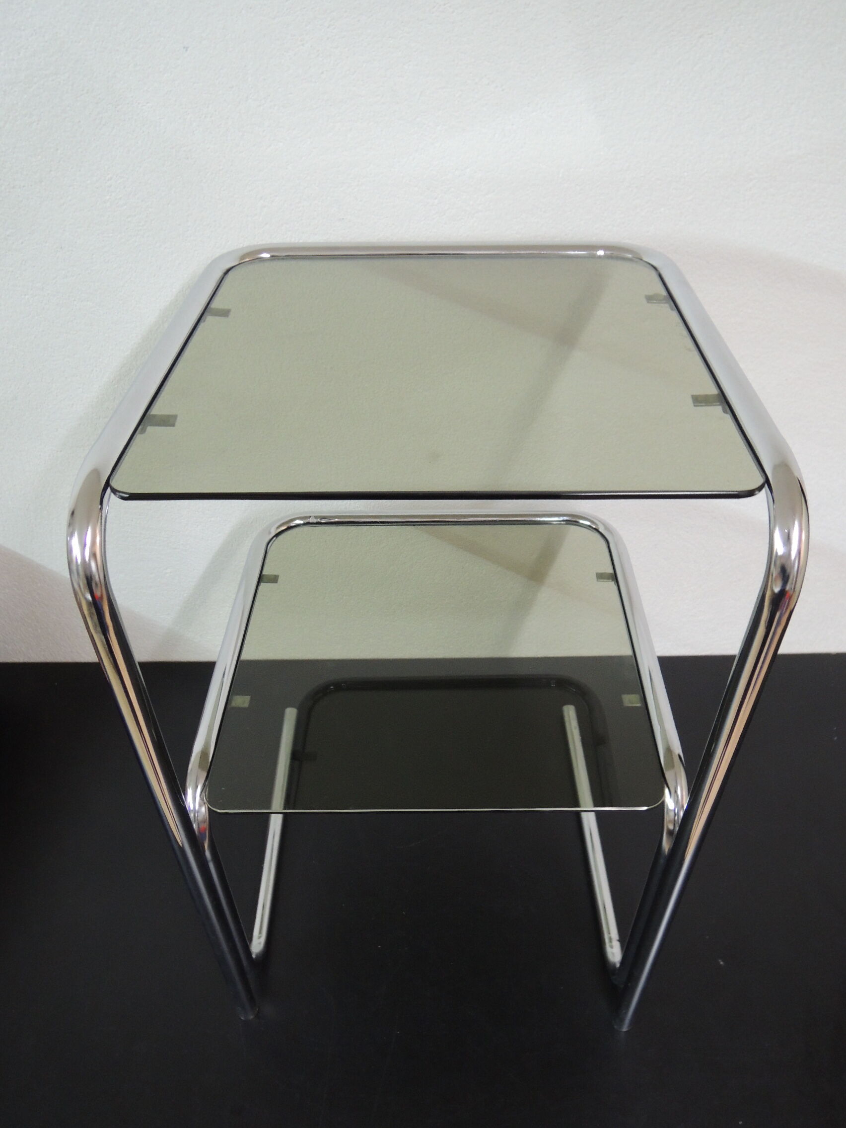 Side table in chrome and glass
