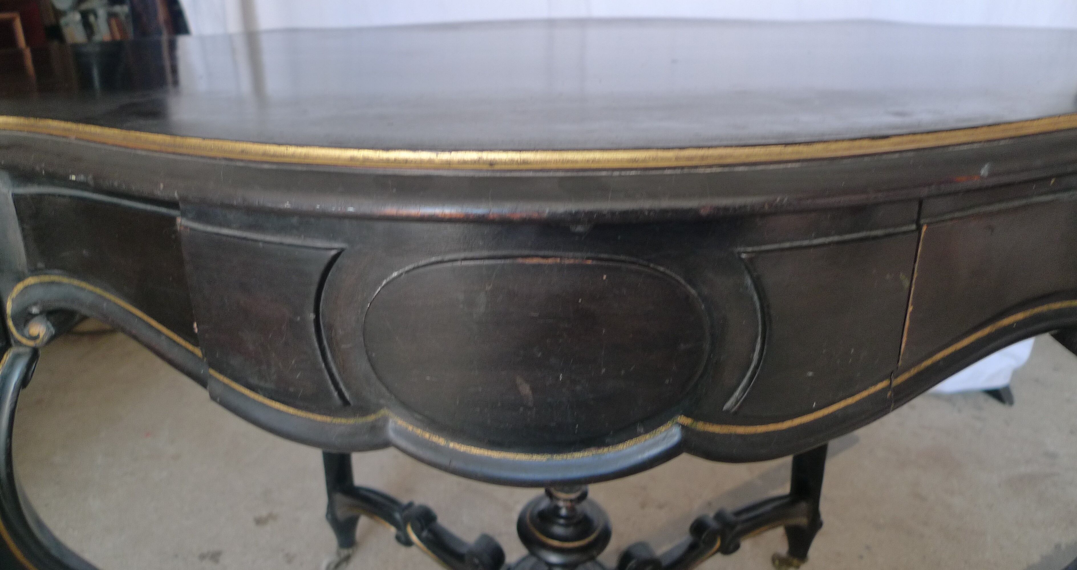 Blackened pear middle table