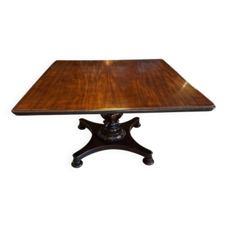 Table à manger ancienne en acajou presque carrée du 19ème siècle