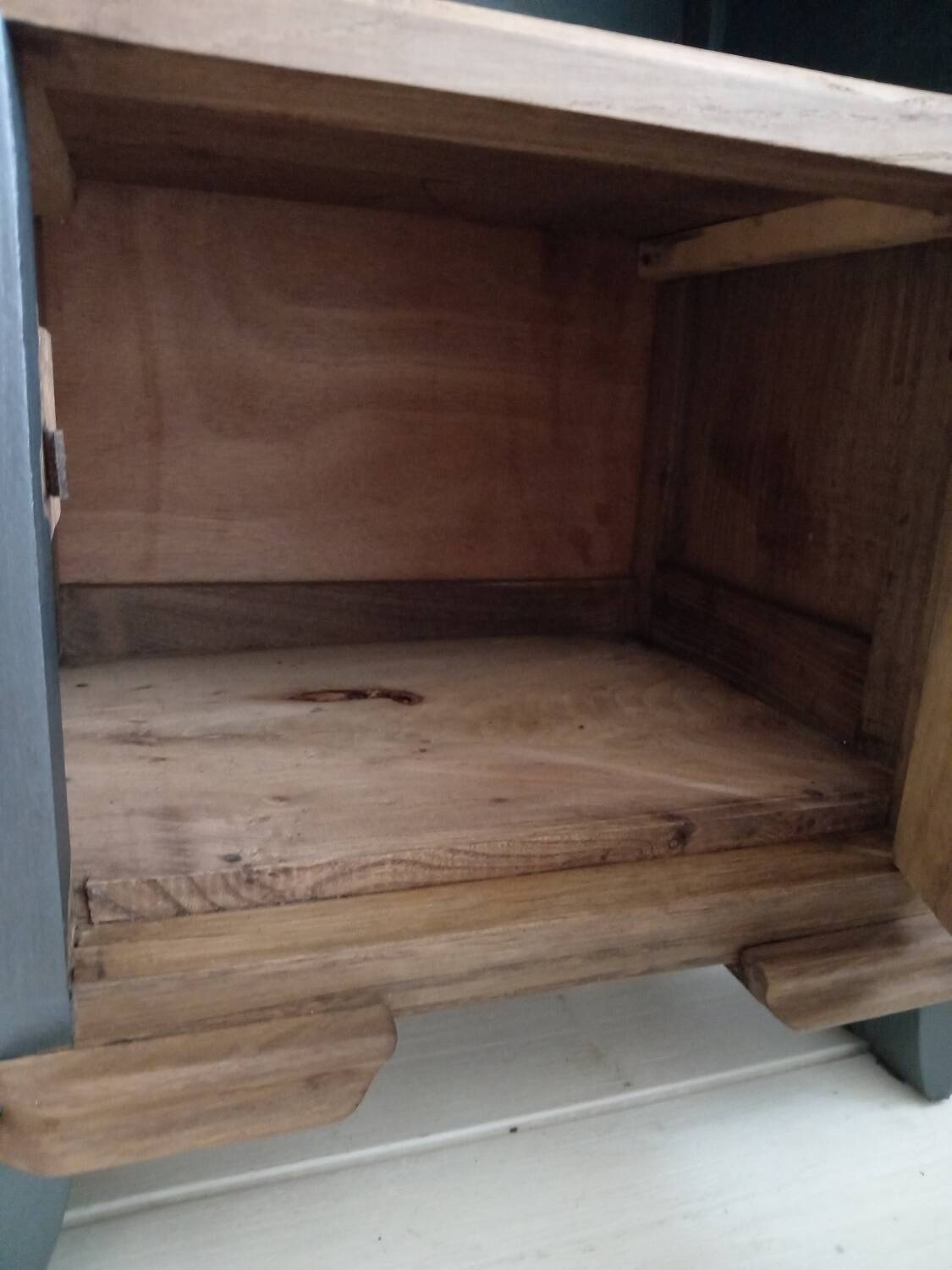 Bedside table / Side table