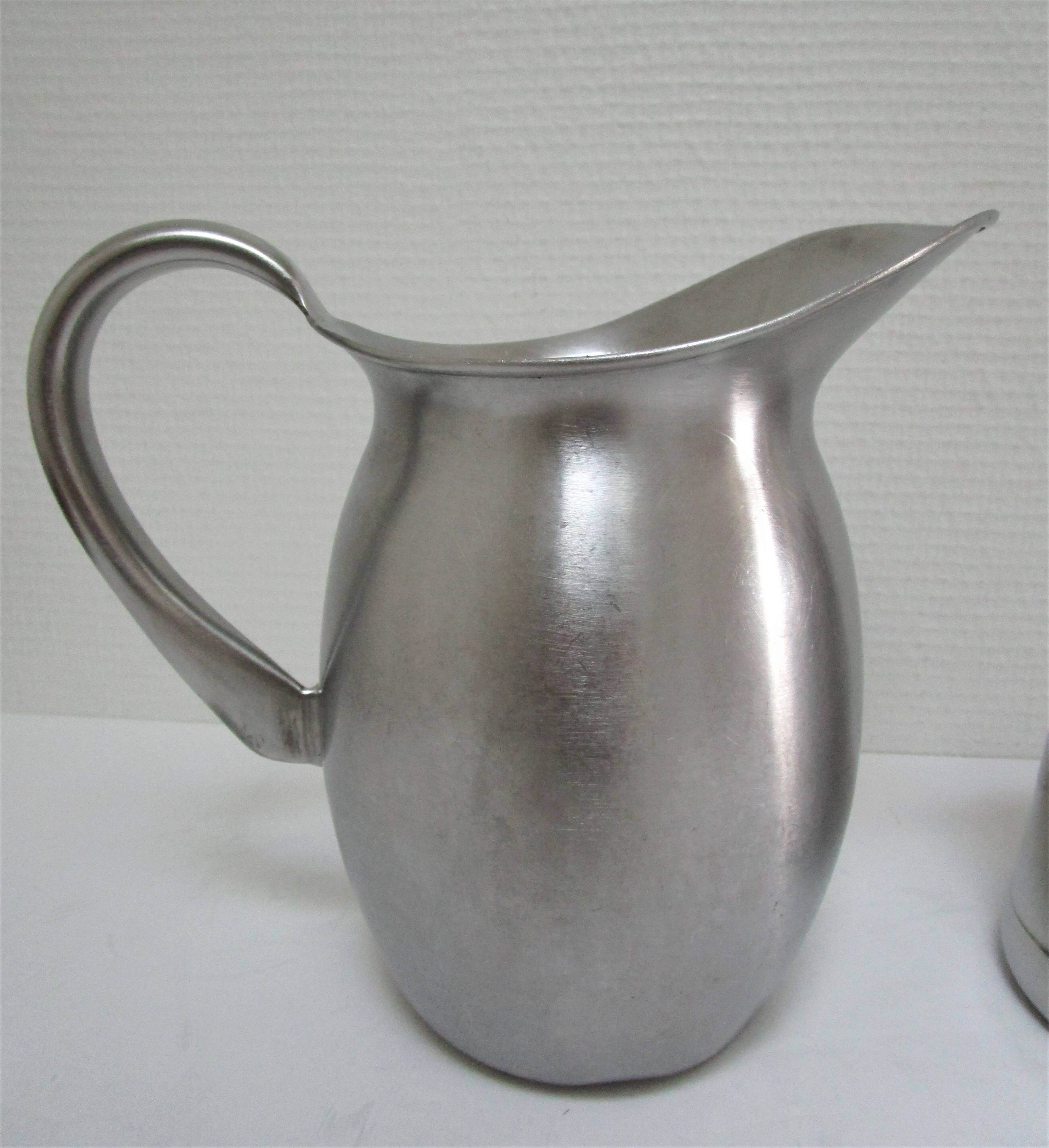 Deux pichets inox Vollrath Hallins vintage