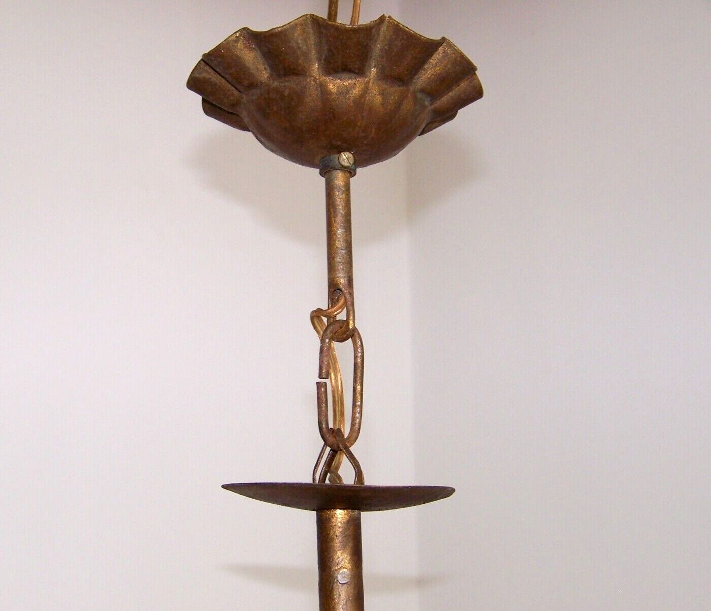 Hollywood regency style bull rush gilt metal toleware 6 light chandelier 4369