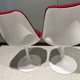 2 Saarinen tulip chairs by Knoll