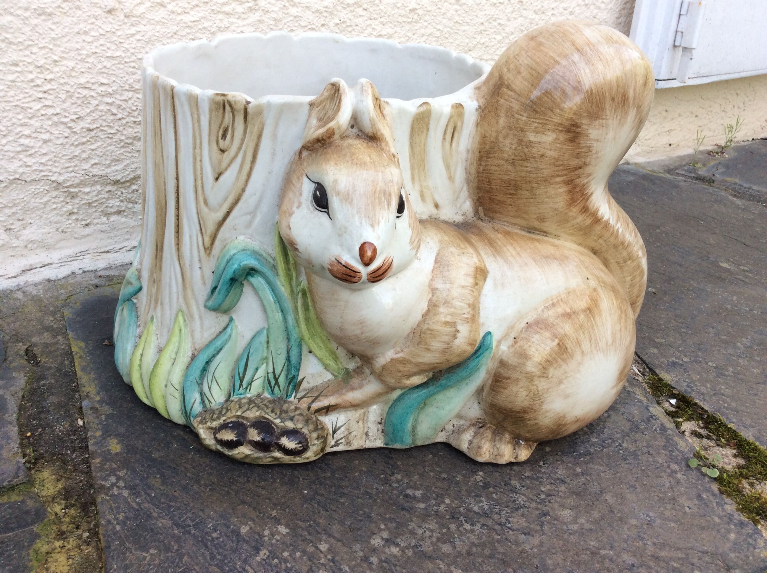 Pot-Fleurs cover in slurry.