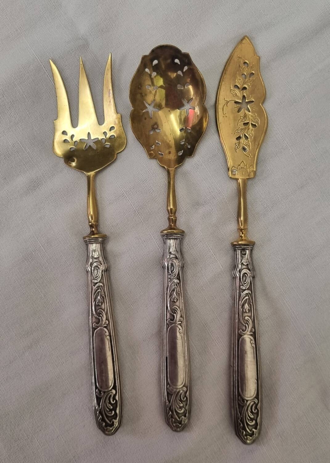 Silver serving cutlery for petits fours