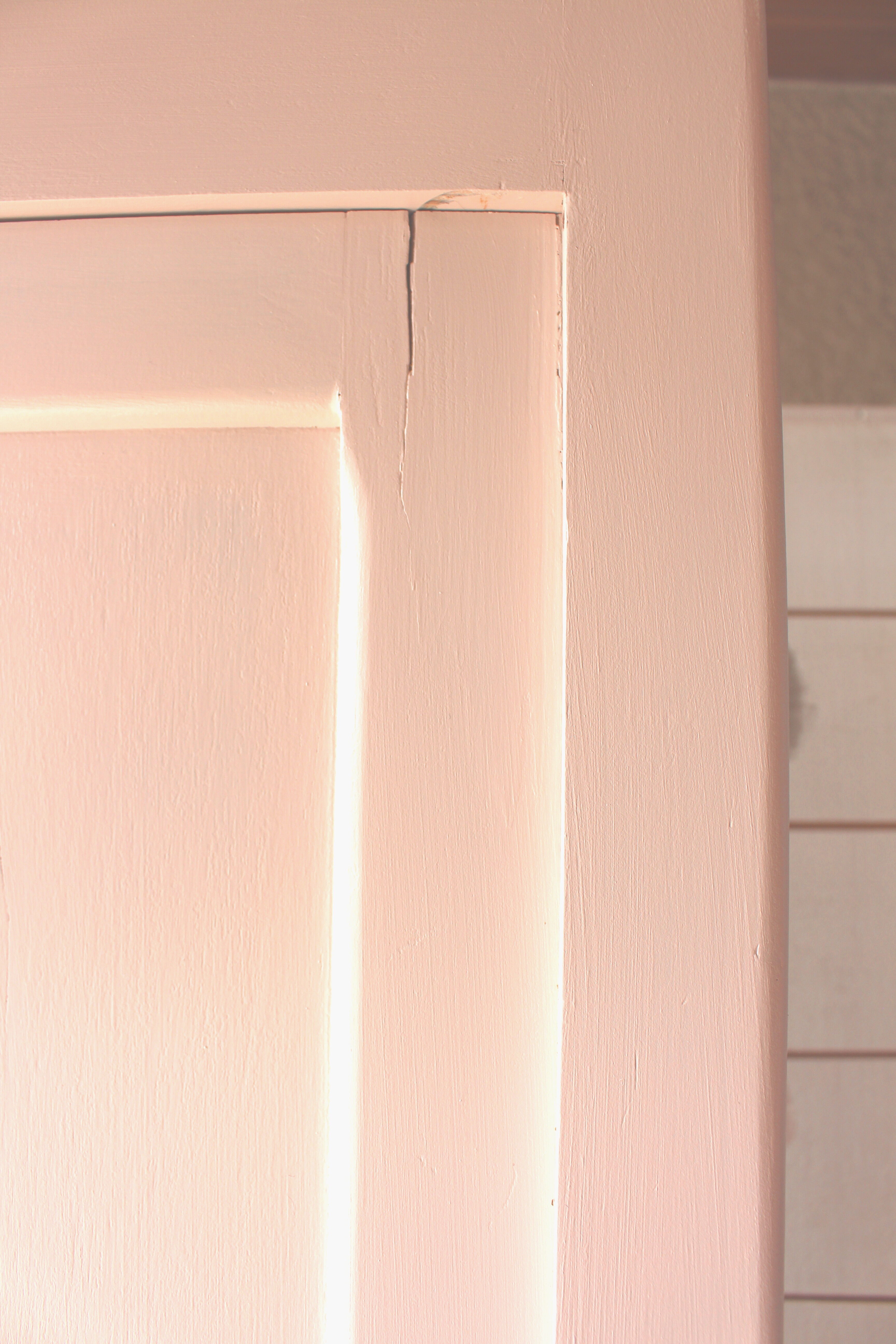 Armoire années 50 rose poudré