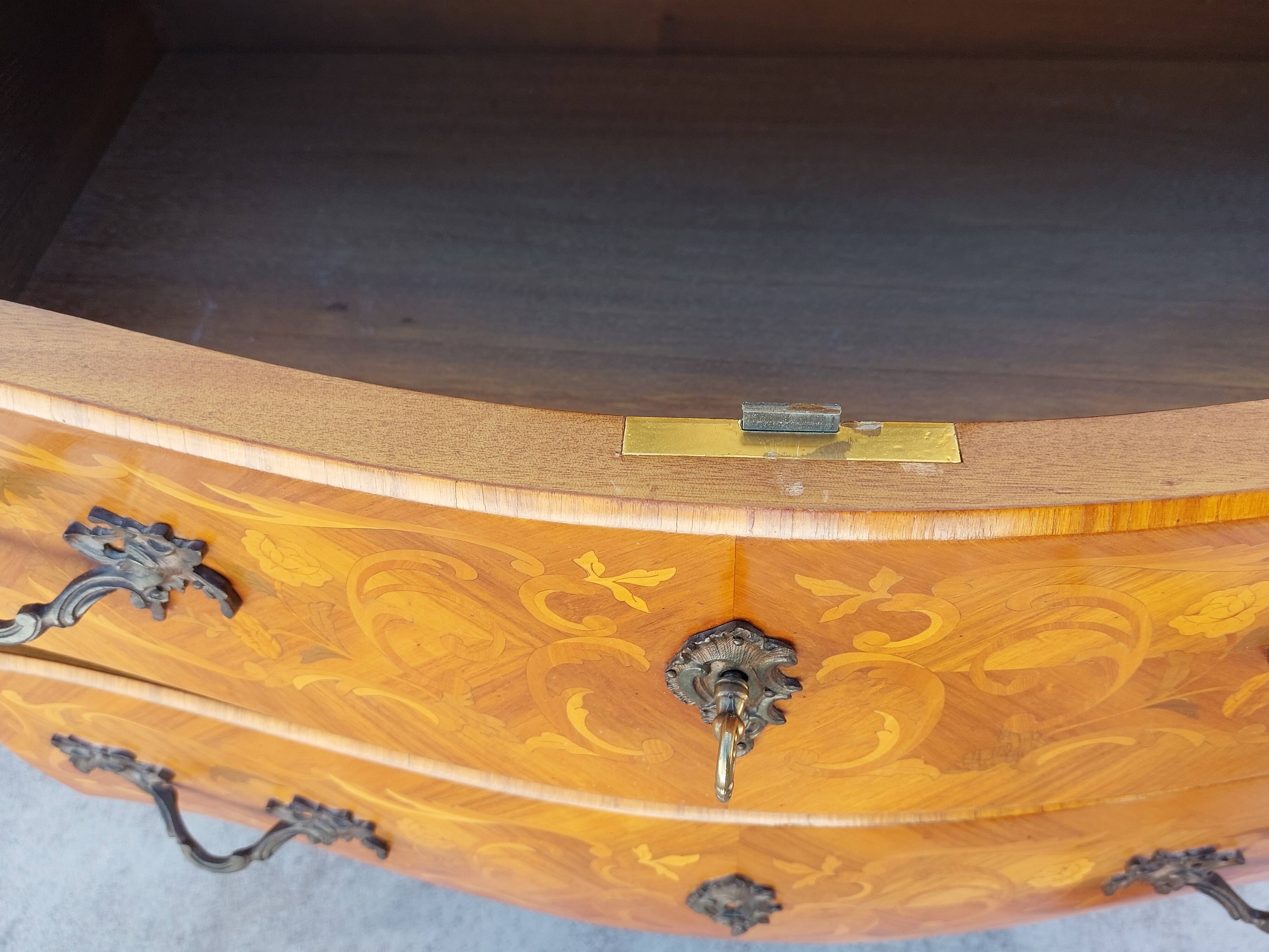 Louis XV chest of drawers in rosewood marquetry