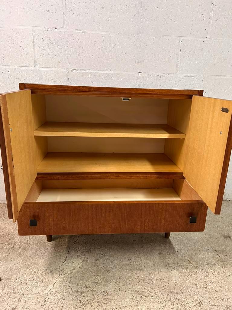 vintage chest of drawers / cabinet