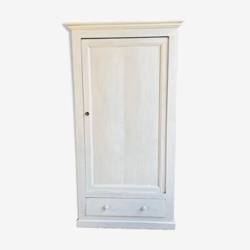 Armoire bonnetière parisienne