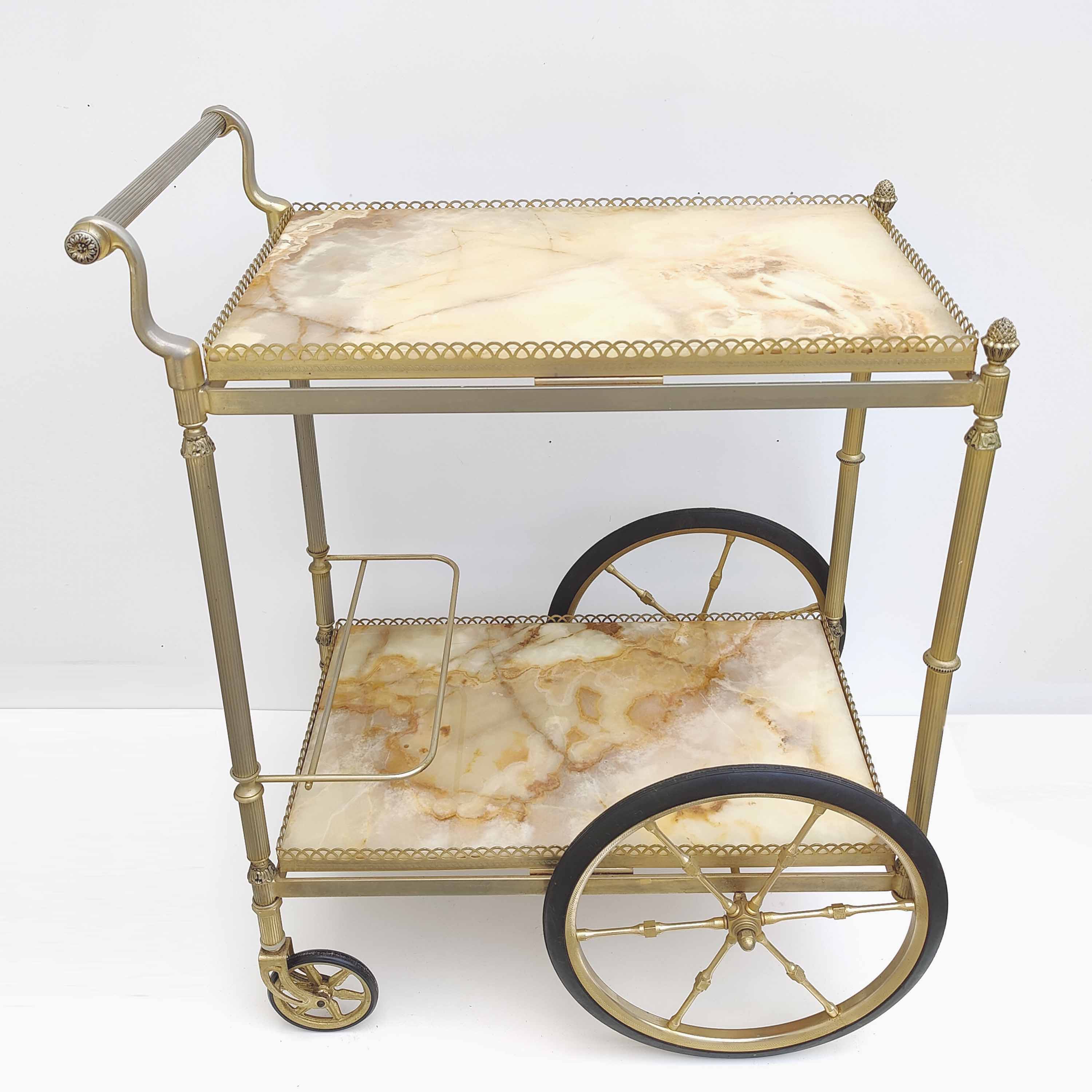 Golden bar and onyx dessert