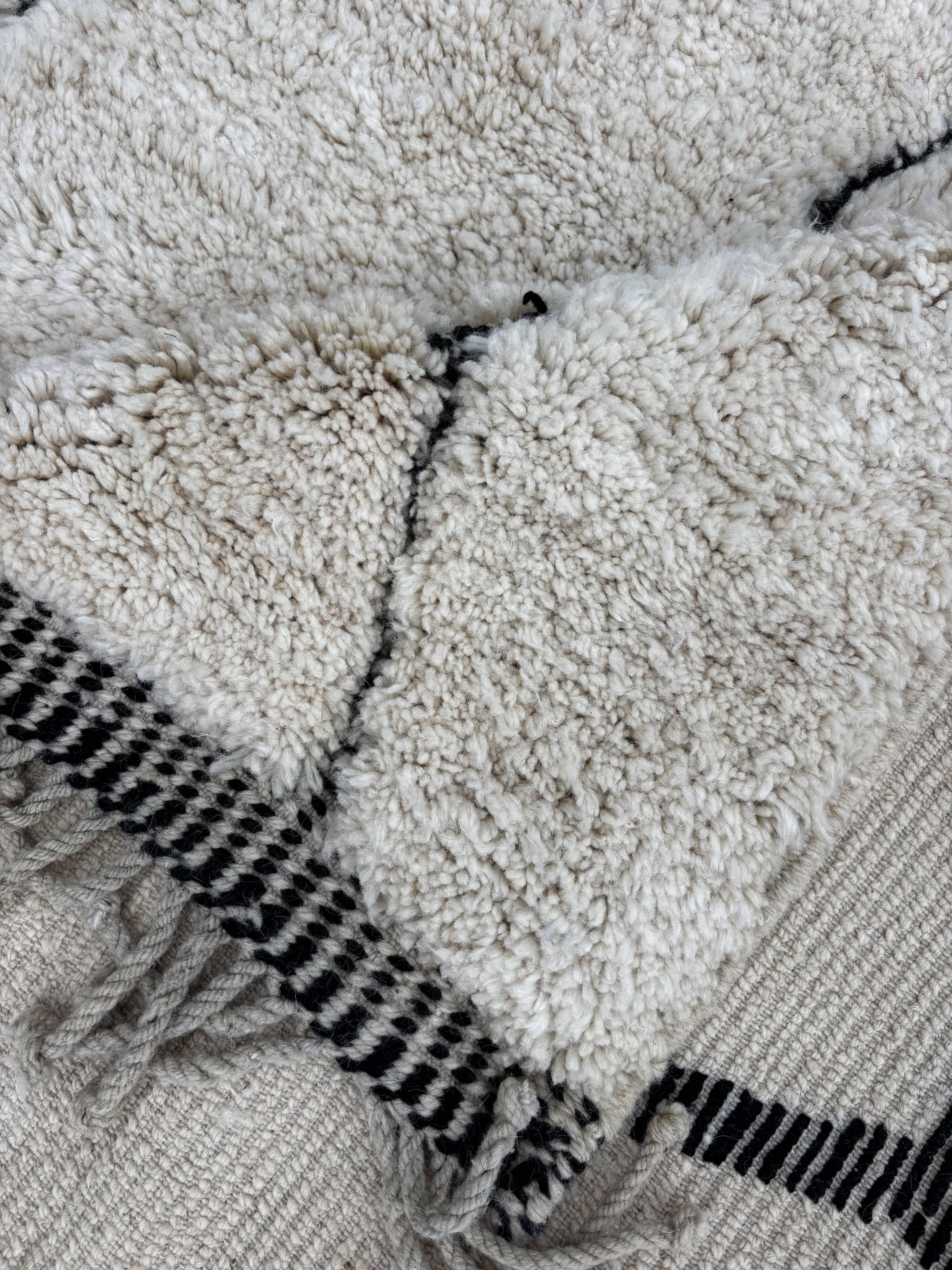 Beni Ouarain Berber Wool Rug – 200x300 cm – Handmade Moroccan Rug
