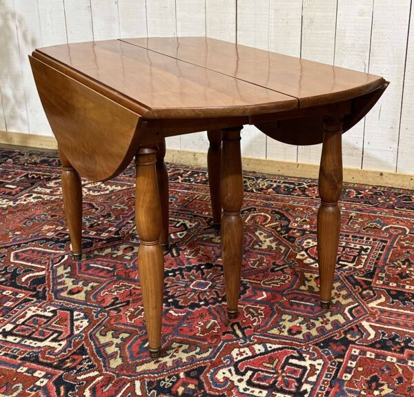Table ronde en merisier 6 pieds des style Louis Philippe avec 2 allonges