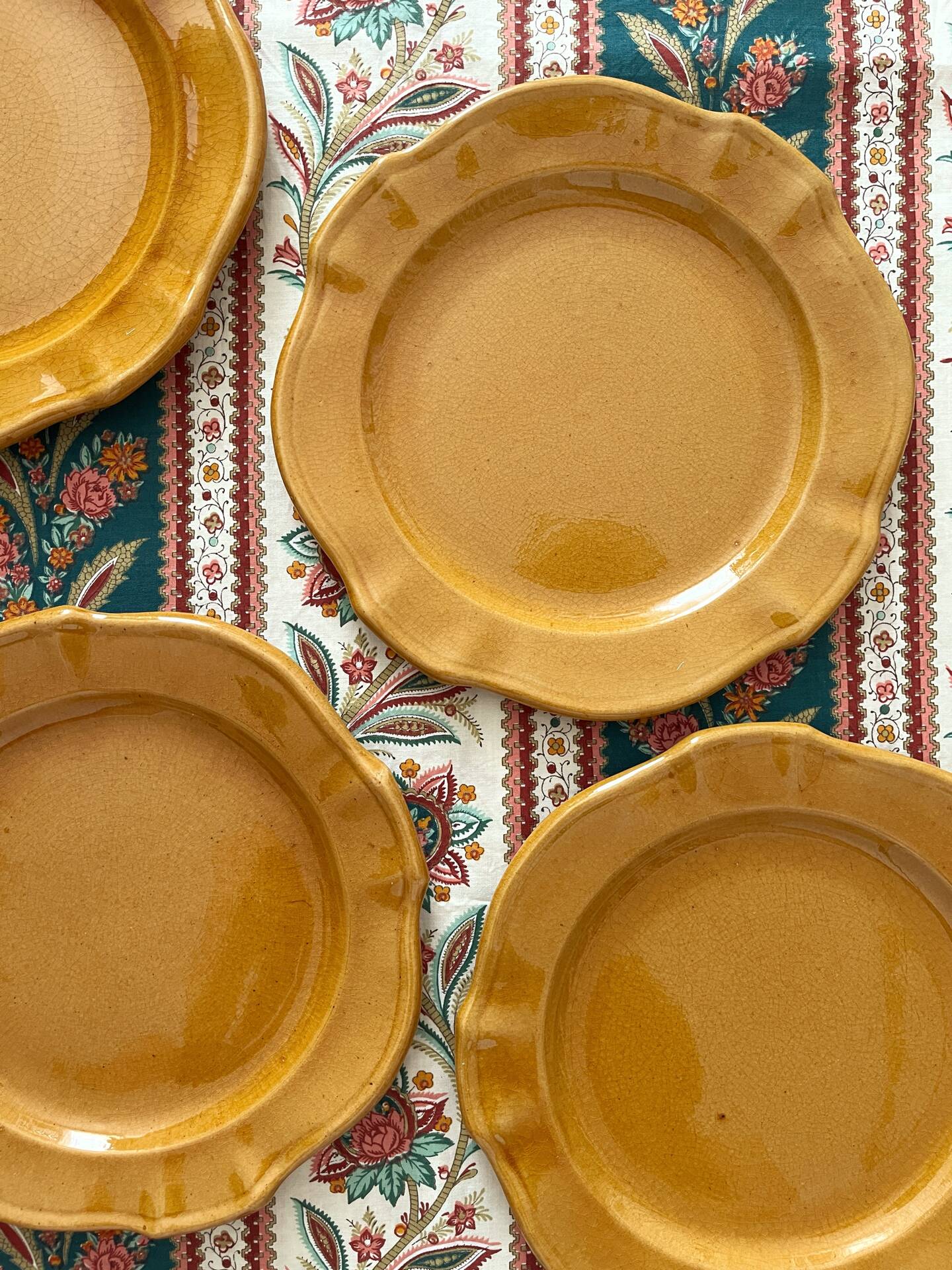 4 dessert plates in ceramic Pichon Uzes ochre yellow