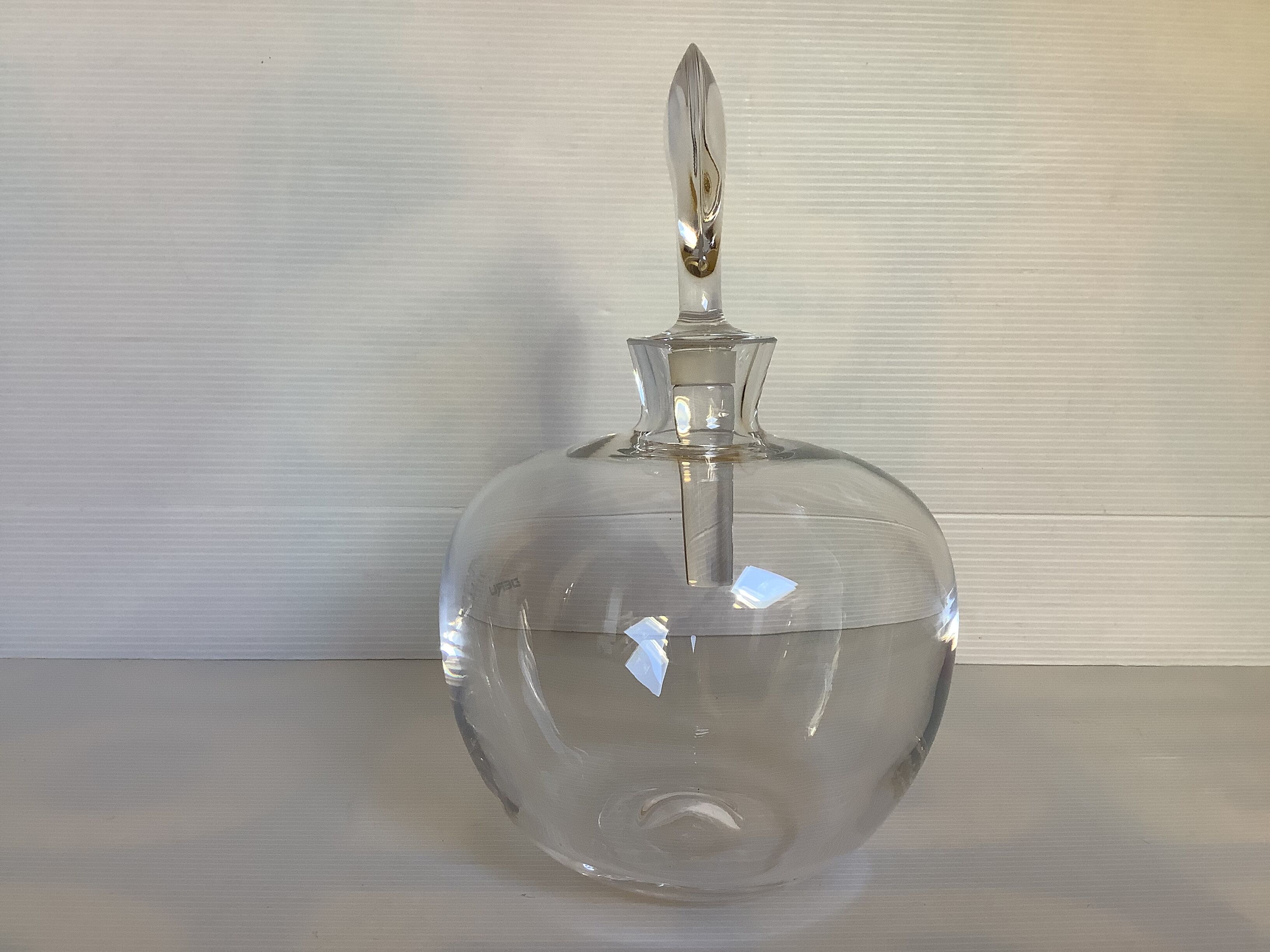 Apple-shaped carafe