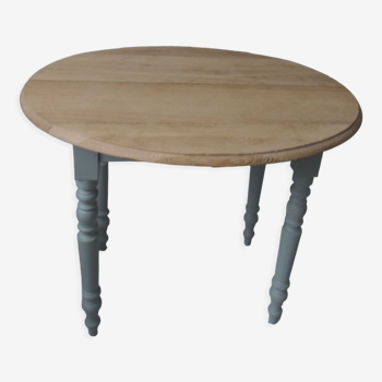 Table ovale en chêne à rabats et rallonge piétement ceinture, vert de gris , plateau bois.