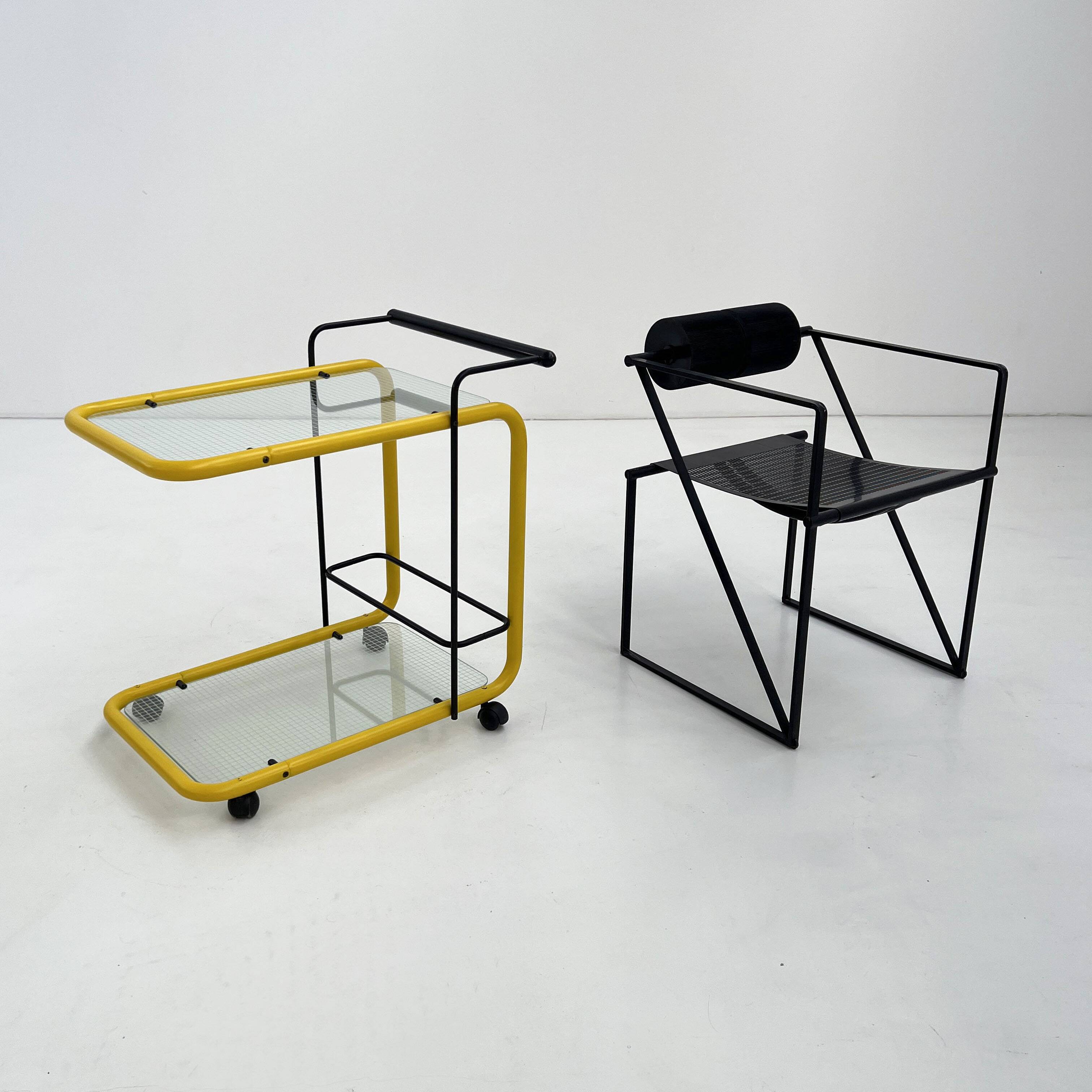 Desserte postmoderne noire et jaune en métal et verre, 1980