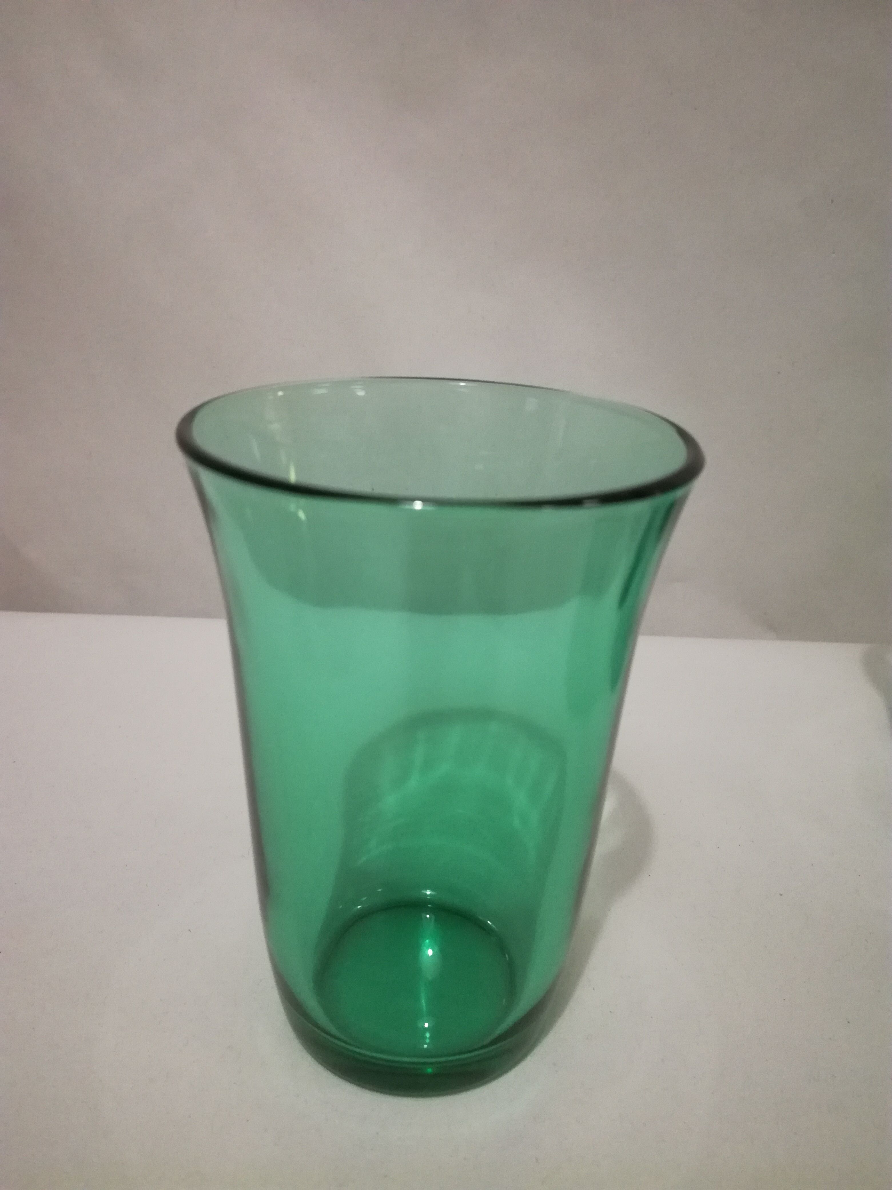 Set of 16 green glass