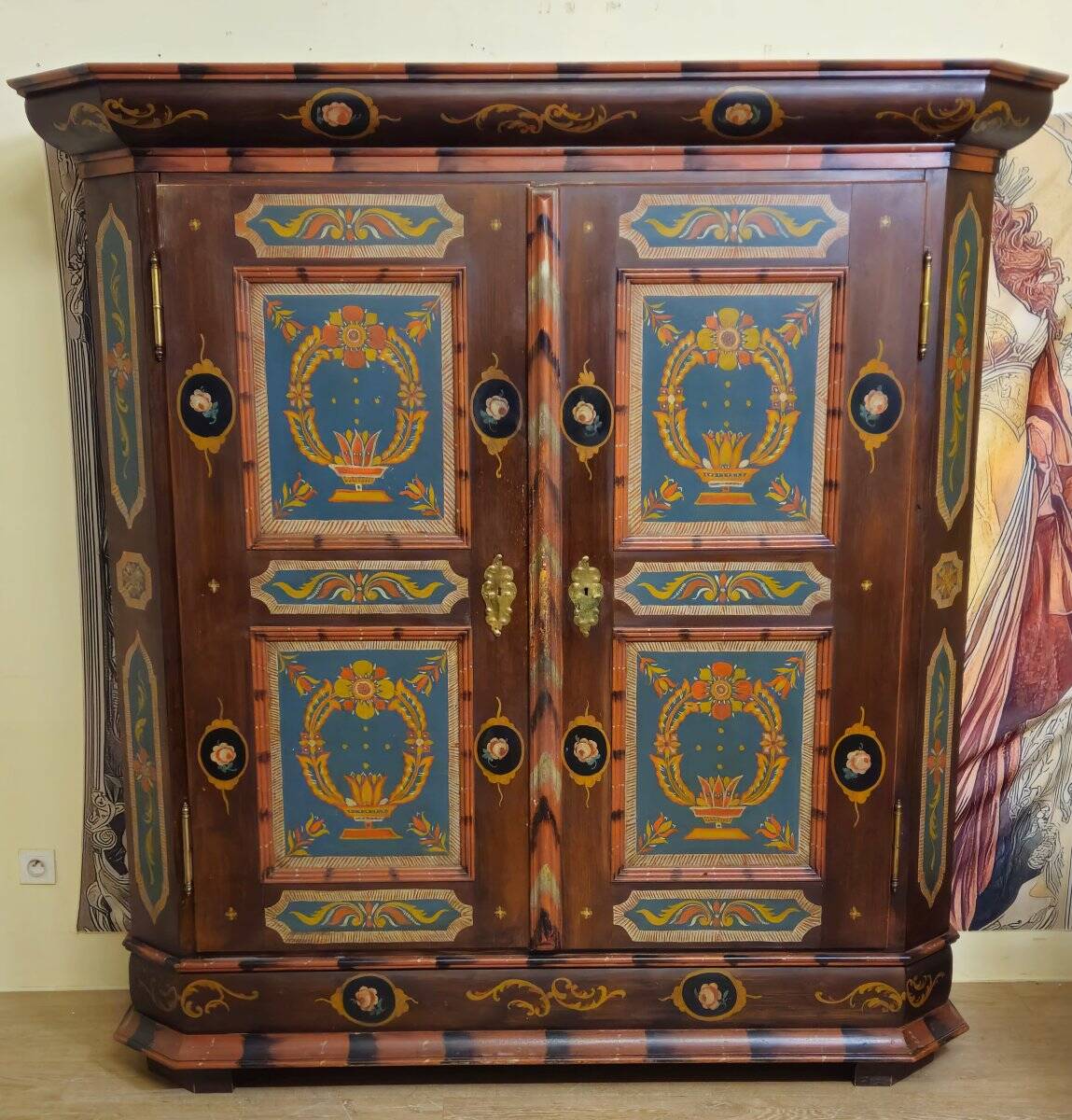 Armoire Alsacienne à décor floral peint polychrome – style Louis XIV – XIXème s.