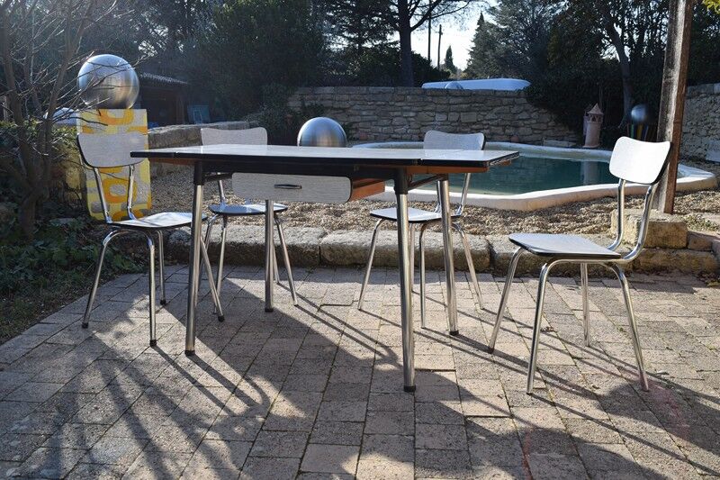Set of table and four chairs formica