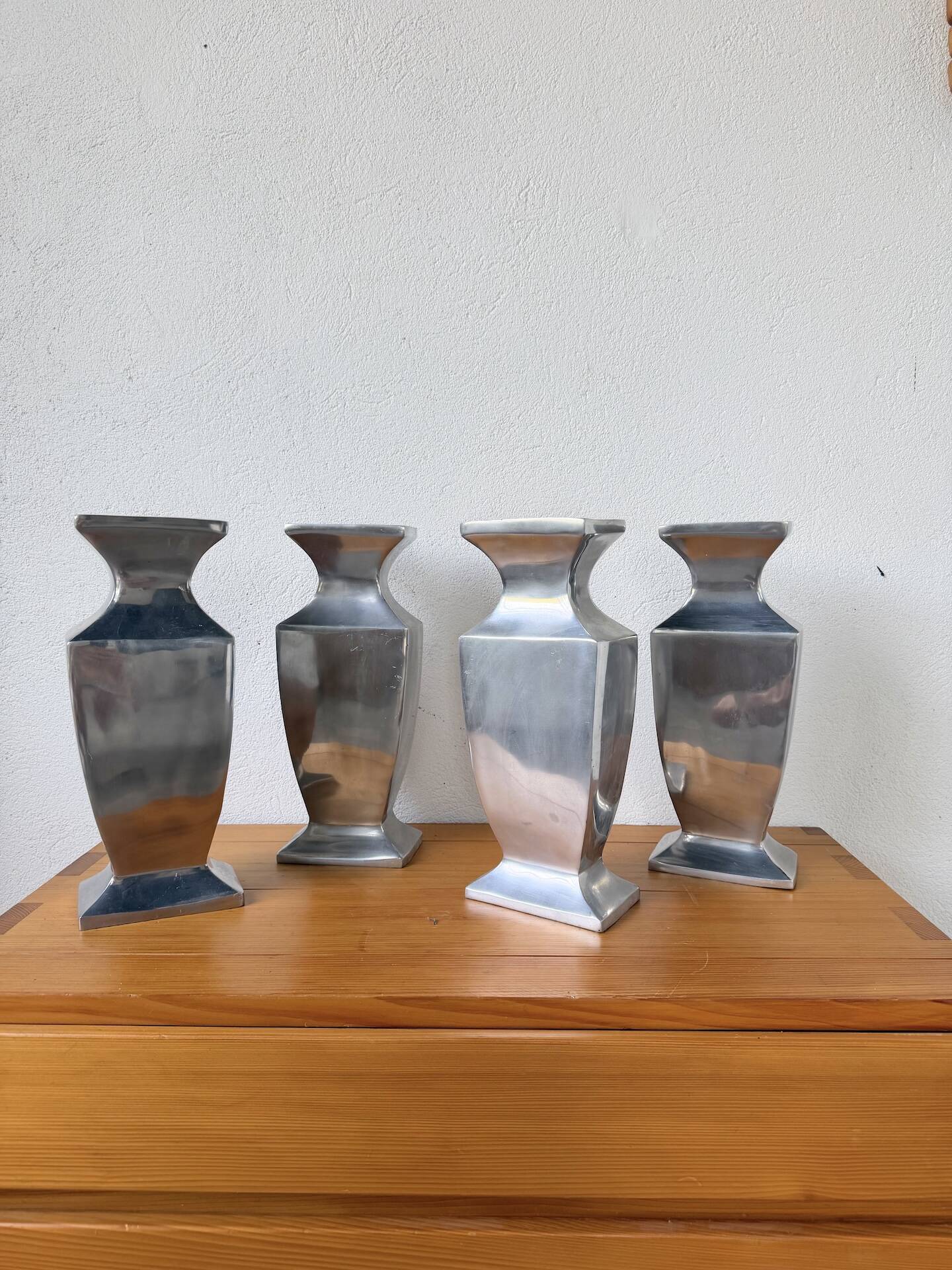 Set 4 vases en fonte d’aluminium