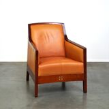 Fauteuil design artdeco en cuir de vache. grand confort et détails uniques