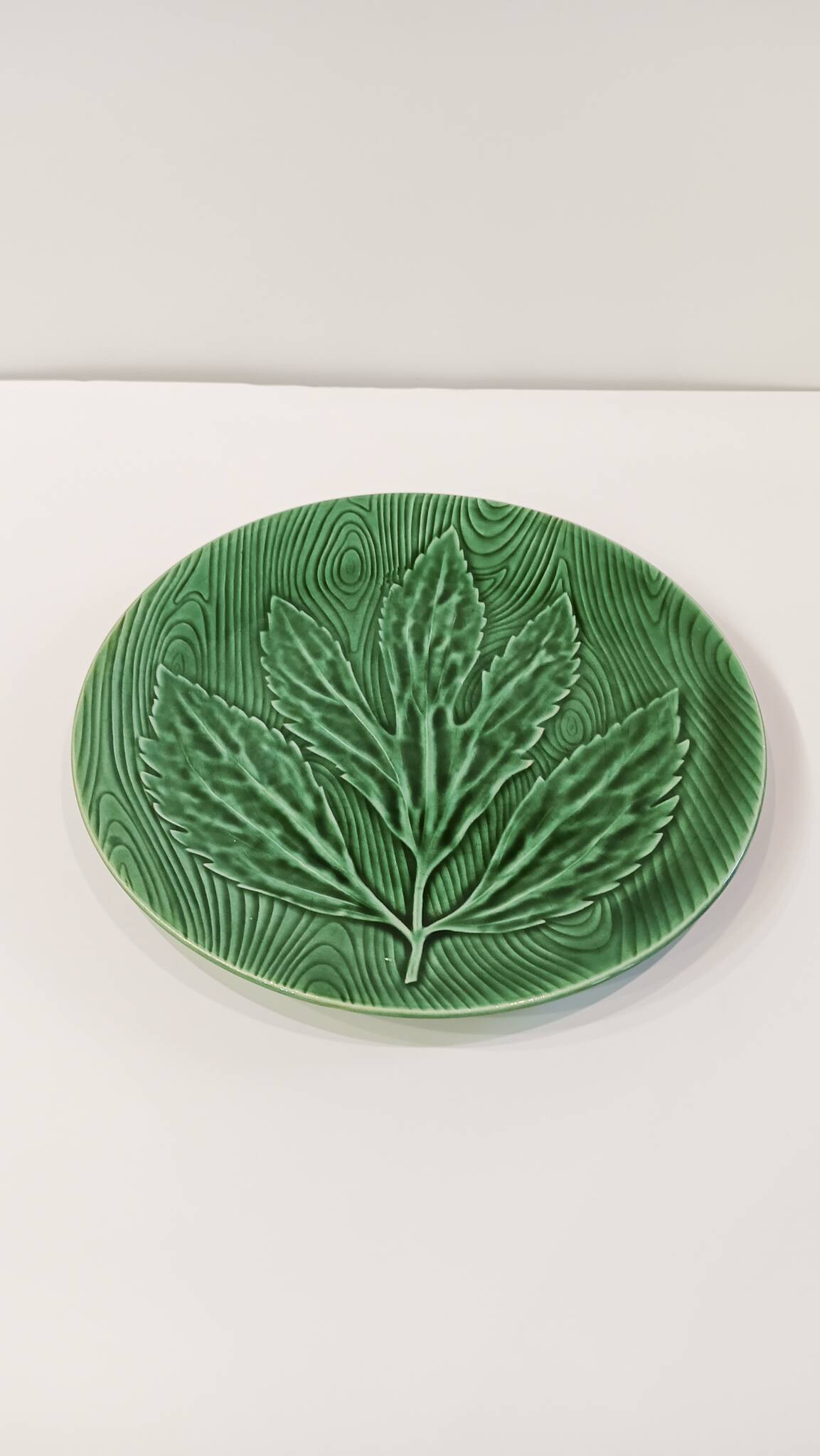 1 flat dessert plate, Gien Primefleur collection, in green slip