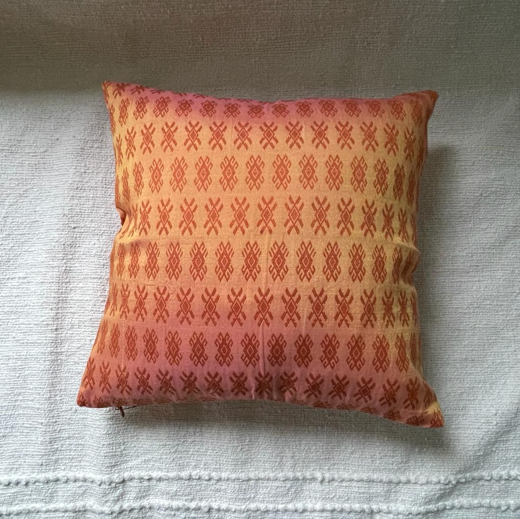 Glossy orange Kachin cushion 40x40 cm