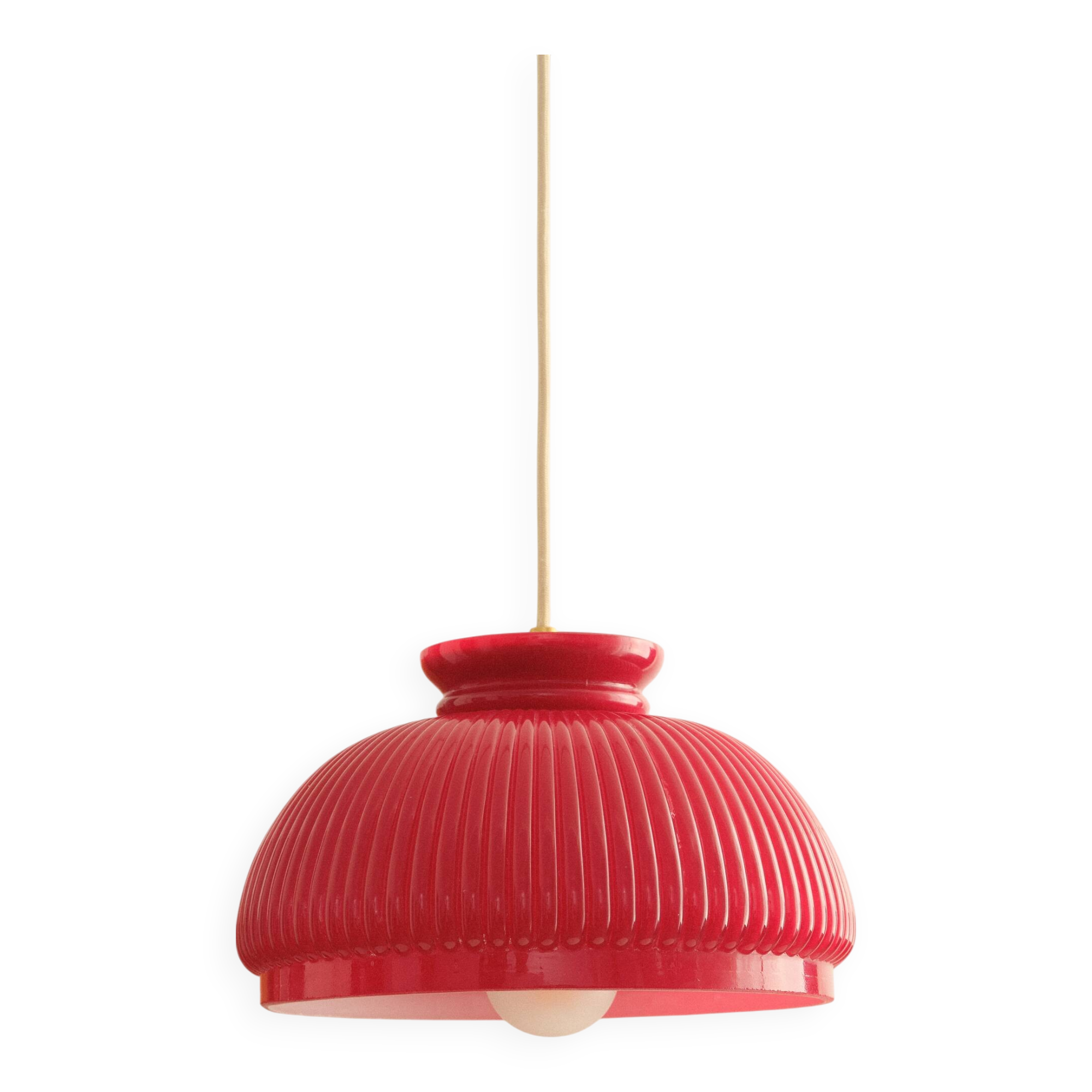 Red opaline suspension