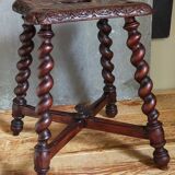 Tabouret ancien en bois massif tourné et sculpté
