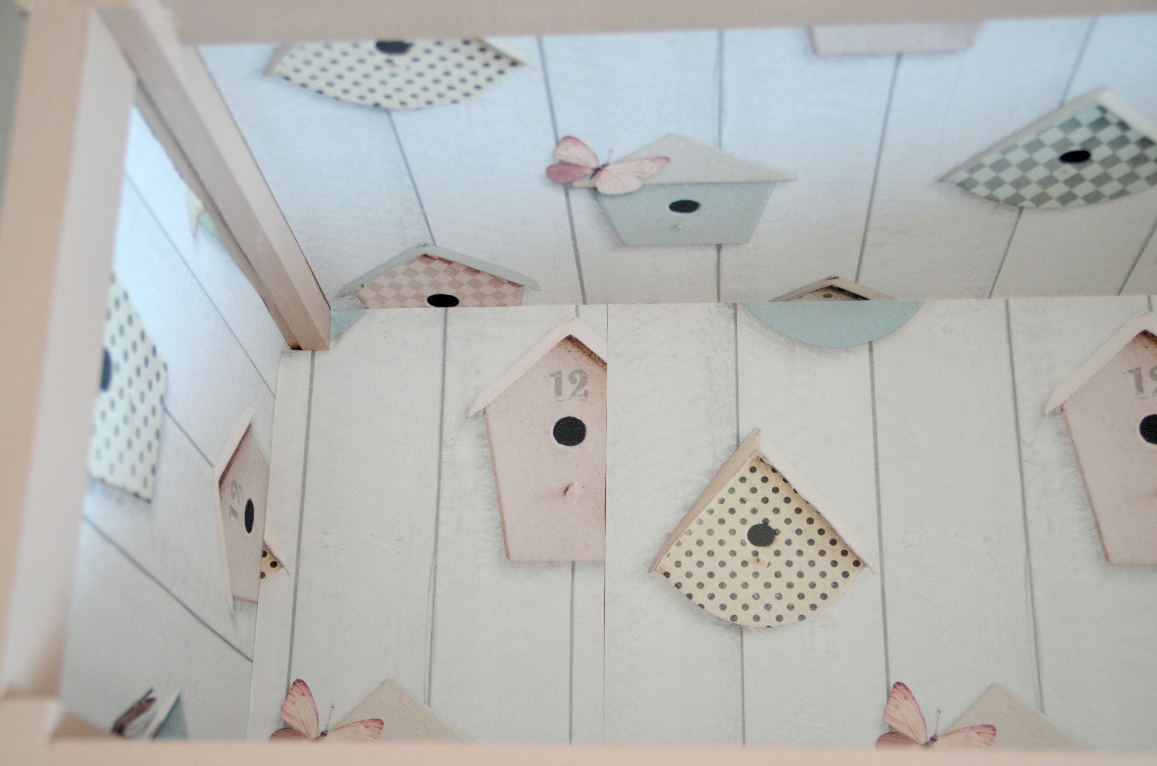 Coffre à jouets en bois beige rosé