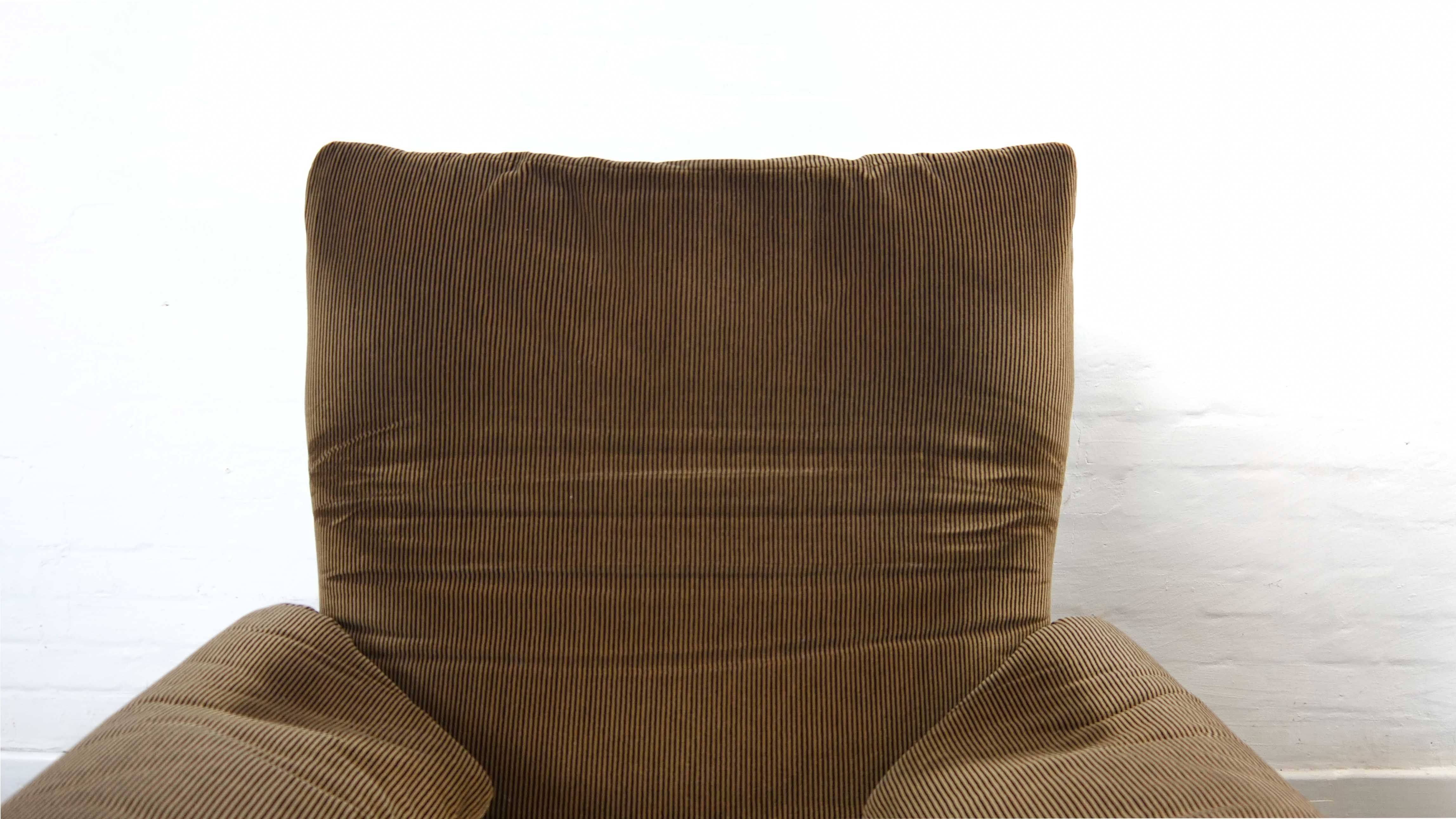 Pair of Maralunga Lounge Chairs by Vico Magistretti for Cassina, Italy
