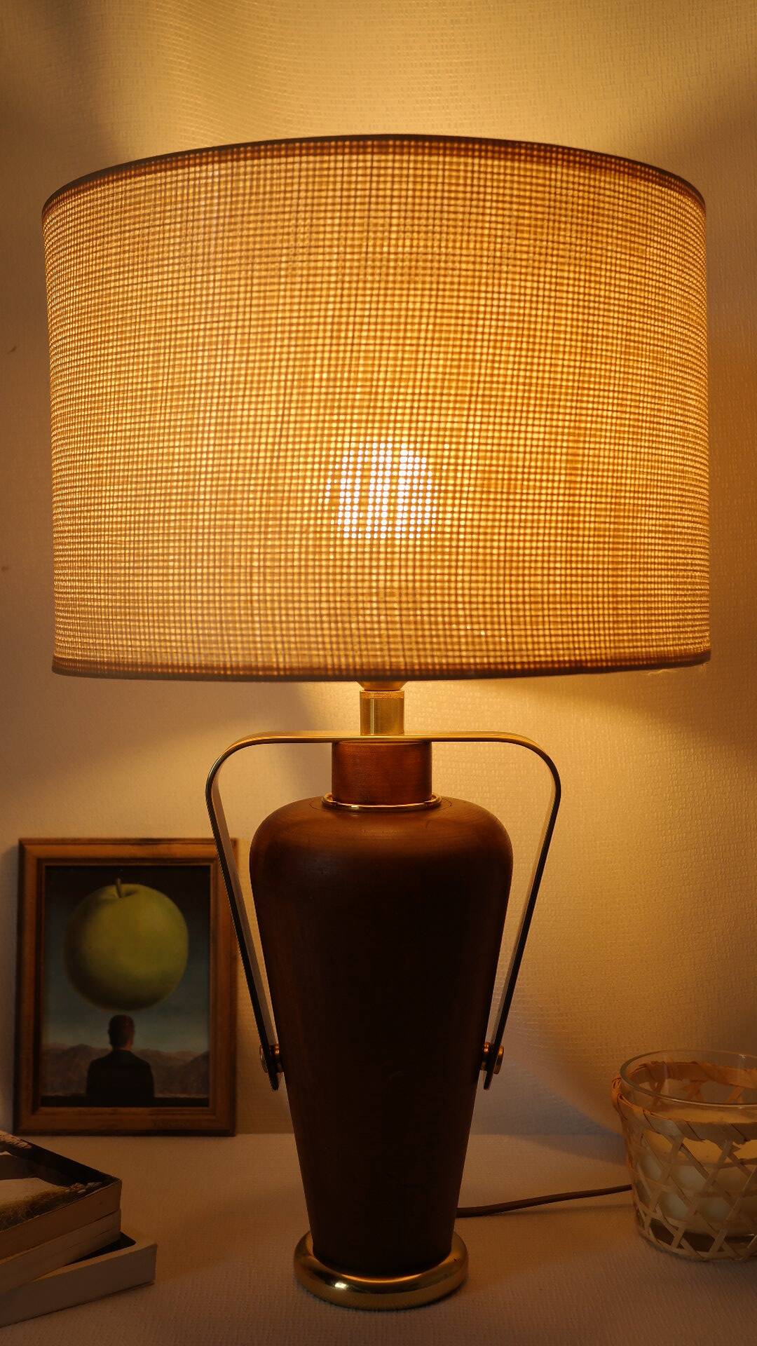 Vintage lamp base Maison le Dauphin in mahogany and brass.