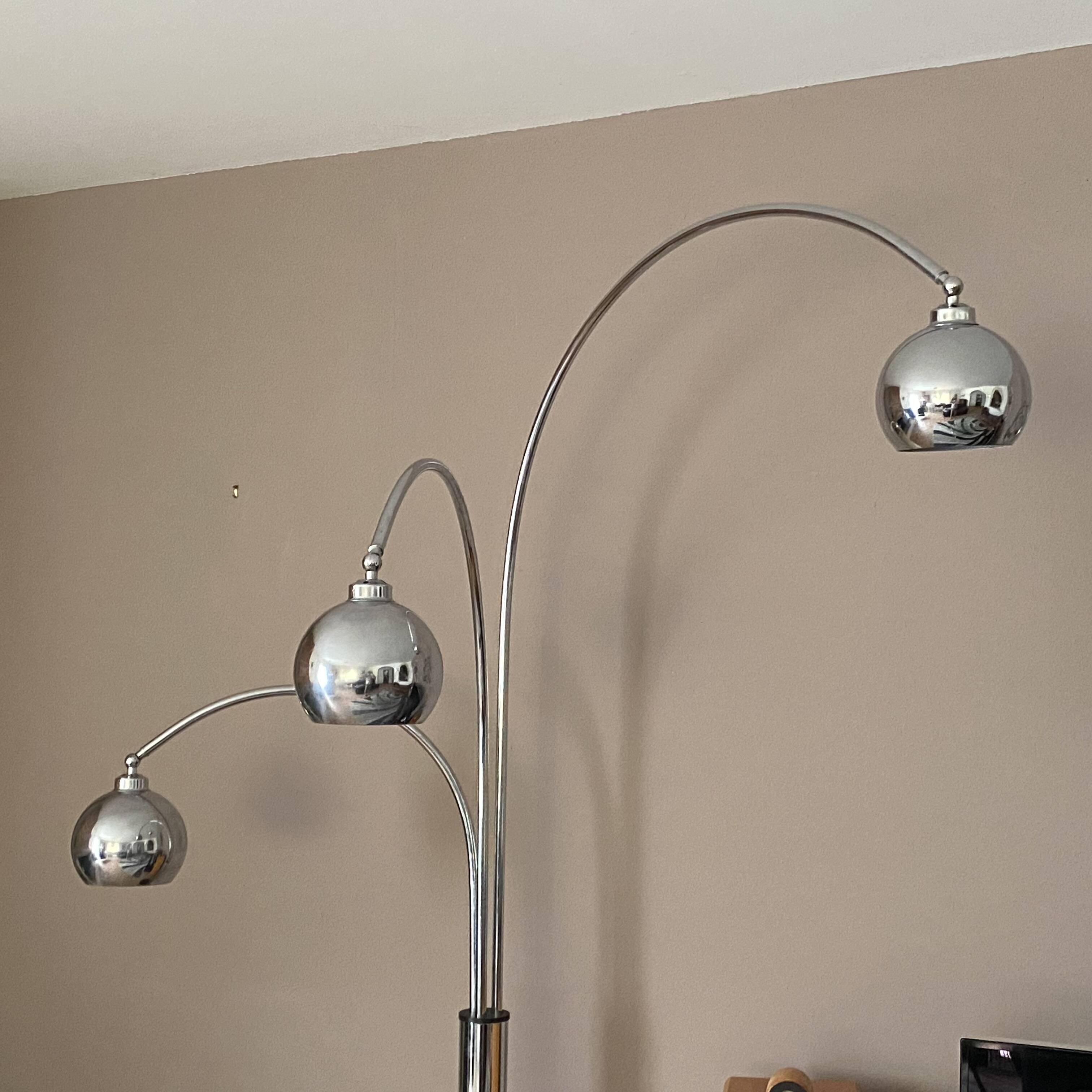 Lily of the valley floor lamp by goffredo reggiani. 1970.