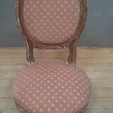 Chaise basse de style Louis XVI