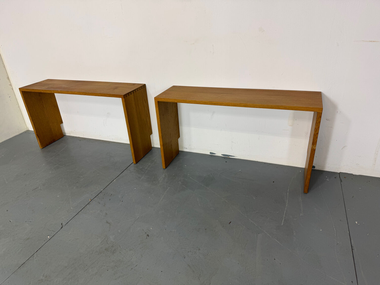 Magnifique banc d'entrée minimaliste en bois, de belle facture, années 1970