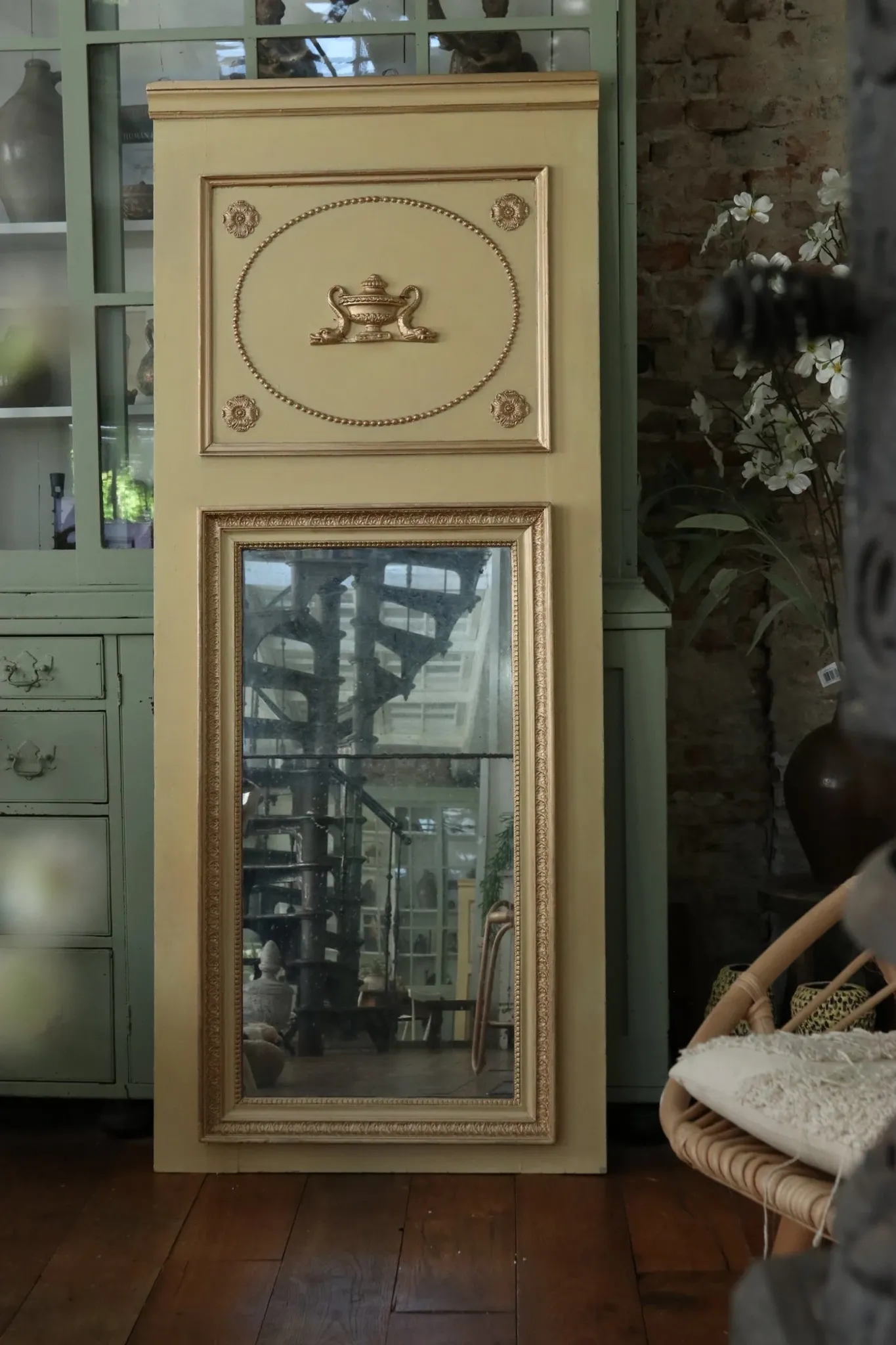 Louis XVI-style trumeau mirror with urn and dolphins – painted and gilded