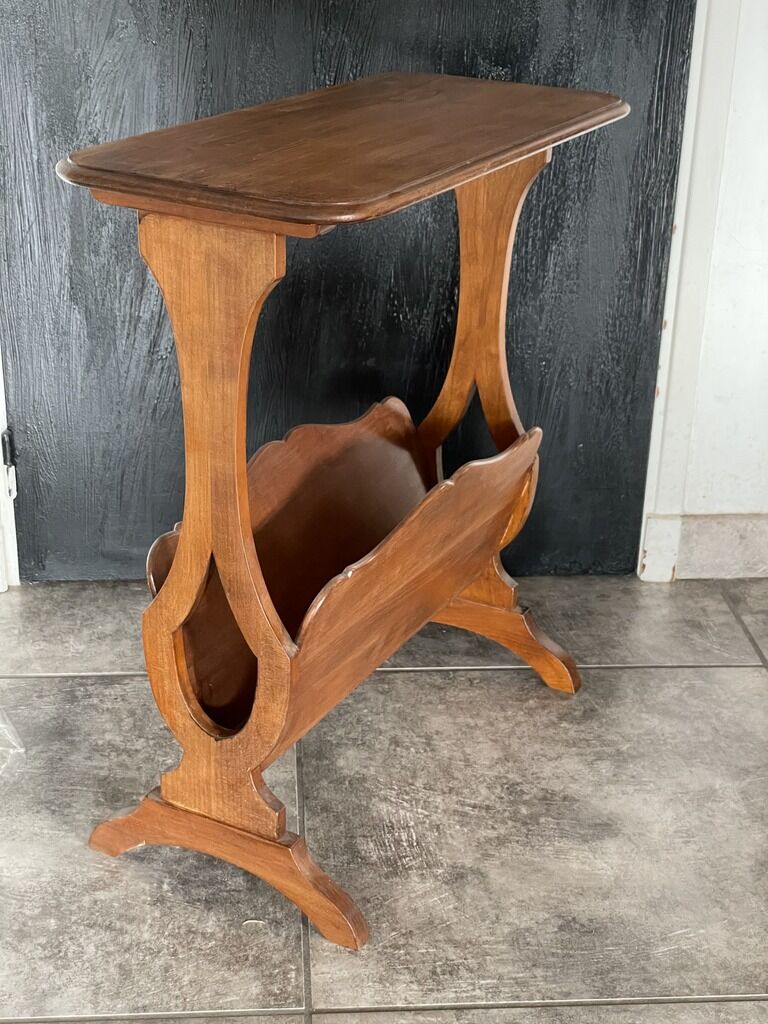 Desserte magazine holders