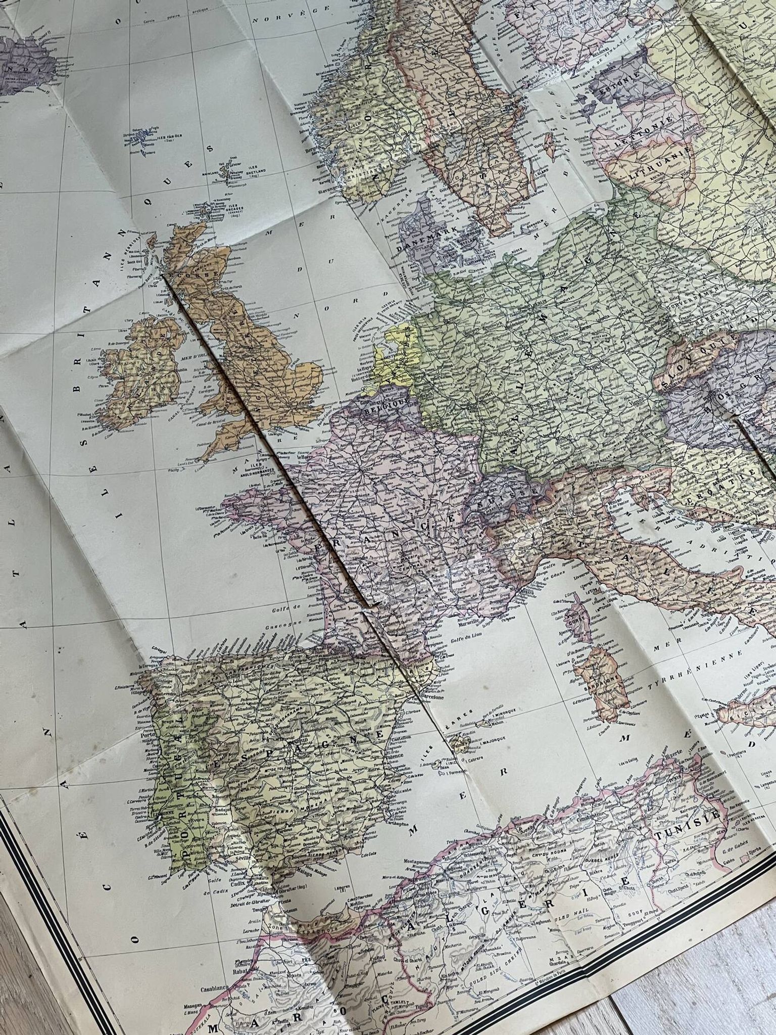Très grande carte 93x73 : Europe Physique et Politique, imprimée par L