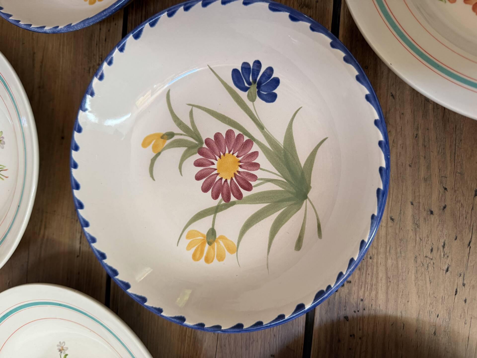 Mismatched deep plates service Saint Clément - Moulin Des Loups