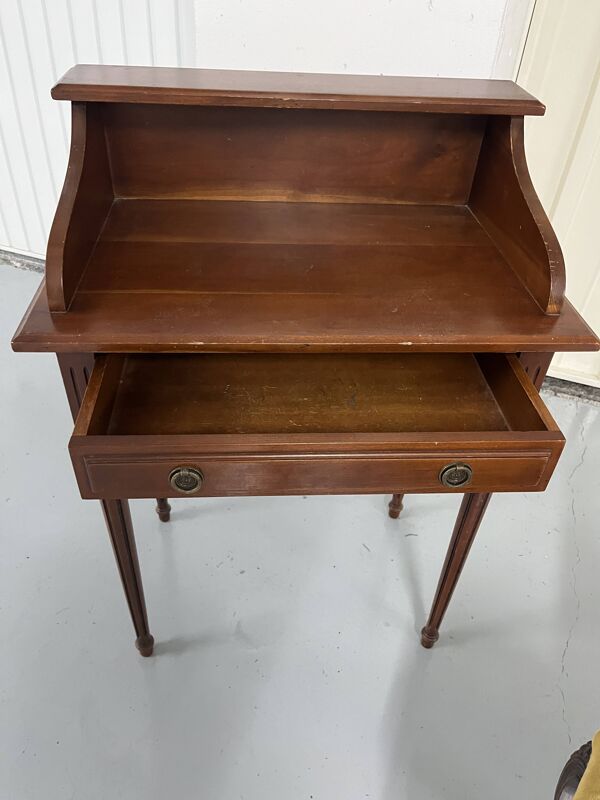 Ensemble bureau secrétaire et chaise à l’ancienne.